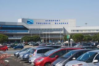 Francie kvůli hrozbě evakuovala šest letišť - Novinky